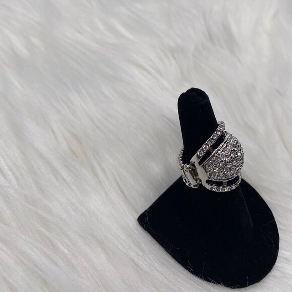 Paparazzi Jewelry Seven Figure Itch White Ring Stretch Band For Women - Picture 5 of 7